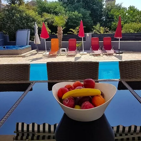 Haus Milly With Pool Дом отдыха Крница
